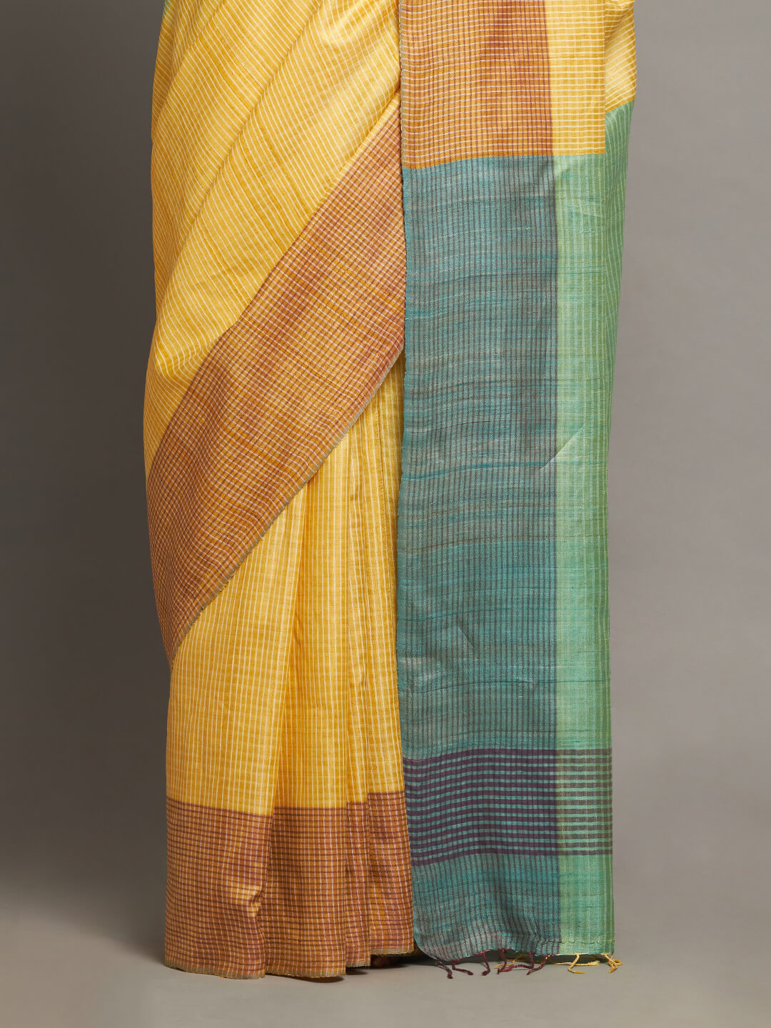 Peela Saree